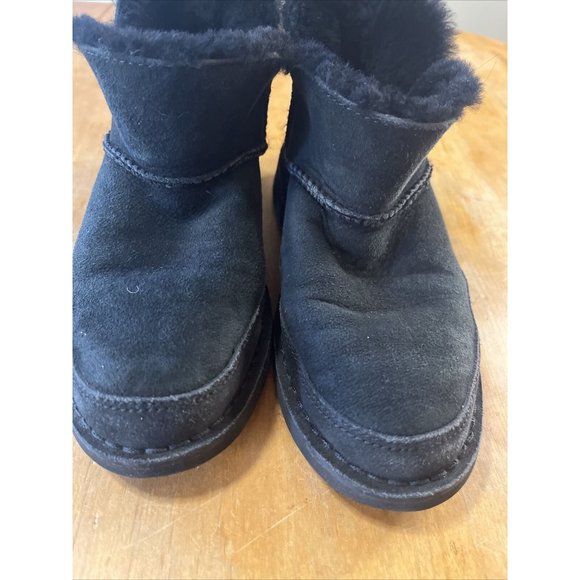 UGG Size 7 Melrose Ankle Booties Black Suede Sn 1103807 Shearling Lining - Picture 3 of 14